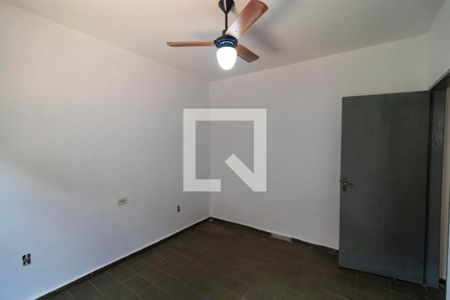 Casa à venda com 220m², 4 quartos e 3 vagas Casa à venda com 220m², 4 quartos e 3 vagasQuarto da Casa 02