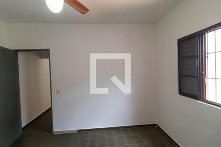 Casa à venda com 220m², 4 quartos e 3 vagas Casa à venda com 220m², 4 quartos e 3 vagasQuarto da Casa 02