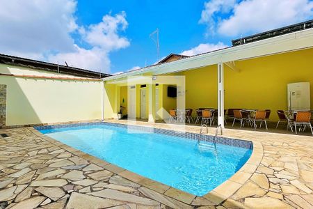 Casa de condomínio à venda com 254m², 3 quartos e 4 vagas Casa de condomínio à venda com 254m², 3 quartos e 4 vagasPiscina