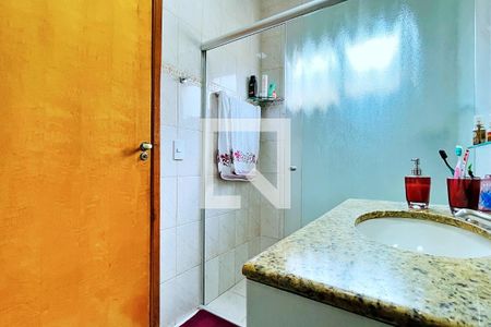 Casa de condomínio à venda com 254m², 3 quartos e 4 vagas Casa de condomínio à venda com 254m², 3 quartos e 4 vagasBanheiro da Suíte 1