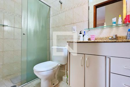 Casa de condomínio à venda com 254m², 3 quartos e 4 vagas Casa de condomínio à venda com 254m², 3 quartos e 4 vagasBanheiro da Suíte 3