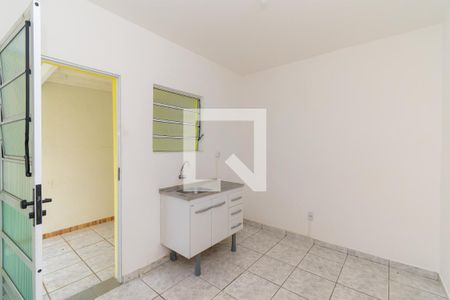 Cozinha de casa para alugar com 1 quarto, 27m² em Vila Antonieta, São Paulo