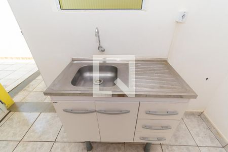 Cozinha de casa para alugar com 1 quarto, 27m² em Vila Antonieta, São Paulo