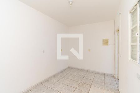 Sala / Quarto de casa para alugar com 1 quarto, 27m² em Vila Antonieta, São Paulo