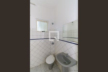 Banheiro de casa para alugar com 1 quarto, 27m² em Vila Antonieta, São Paulo