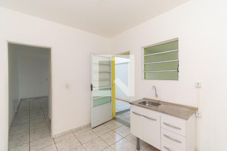 Cozinha de casa para alugar com 1 quarto, 27m² em Vila Antonieta, São Paulo