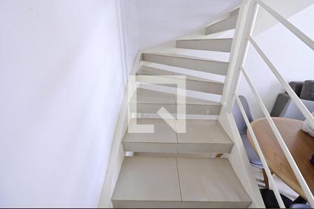 Escada de apartamento para alugar com 1 quarto, 53m² em Setor Marista, Goiânia