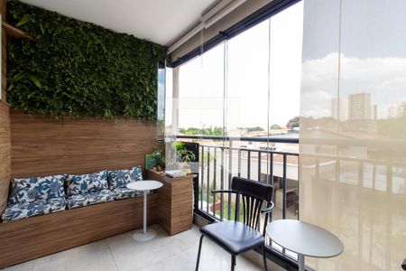 varanda/sala de apartamento à venda com 2 quartos, 61m² em Taquaral, Campinas