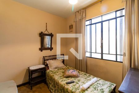 Quarto 1 de casa para alugar com 8 quartos, 130m² em Capão da Imbuia, Pinhais