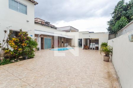 Casa à venda com 100m², 3 quartos e 4 vagas Casa à venda com 100m², 3 quartos e 4 vagasÁrea comum