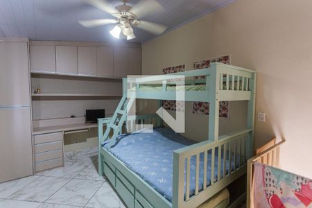Casa à venda com 100m², 3 quartos e 4 vagas Casa à venda com 100m², 3 quartos e 4 vagasQuarto no 2° Andar da Casa Auxiliar