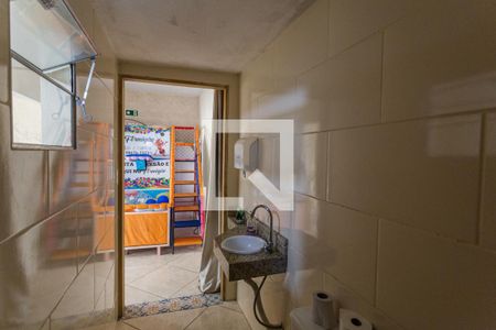 Casa à venda com 100m², 3 quartos e 4 vagas Casa à venda com 100m², 3 quartos e 4 vagasBanheiro Social 2