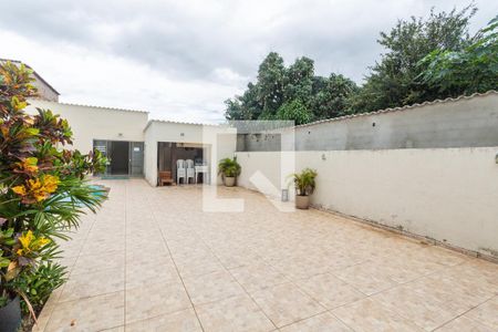 Casa à venda com 100m², 3 quartos e 4 vagas Casa à venda com 100m², 3 quartos e 4 vagasÁrea comum