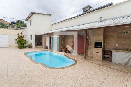Casa à venda com 100m², 3 quartos e 4 vagas Casa à venda com 100m², 3 quartos e 4 vagasEspaço Gourmet