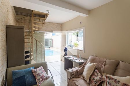 Casa à venda com 100m², 3 quartos e 4 vagas Casa à venda com 100m², 3 quartos e 4 vagasSala da Casa Auxiliar