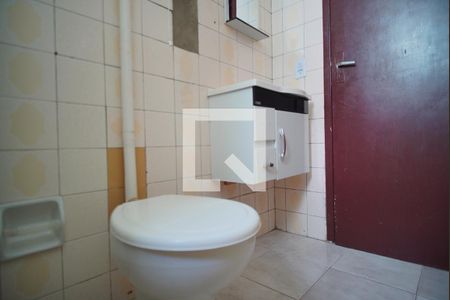 Banheiro Corredor de apartamento para alugar com 1 quarto, 60m² em Humaitá, Porto Alegre