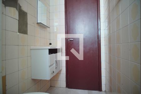 Banheiro Corredor de apartamento para alugar com 1 quarto, 60m² em Humaitá, Porto Alegre