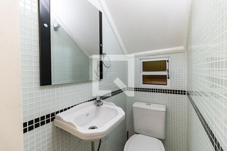 Lavabo de casa para alugar com 3 quartos, 200m² em Jardim Santa Emilia, São Paulo