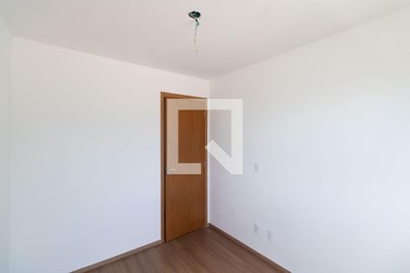 Quarto 1 de apartamento para alugar com 2 quartos, 40m² em Inhoaíba, Rio de Janeiro