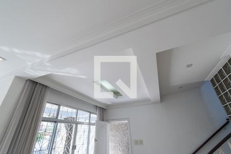 Sala - Detalhe das luminárias de casa à venda com 4 quartos, 300m² em Vila da Penha, Rio de Janeiro