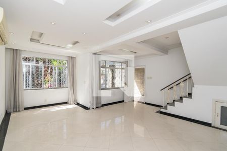 Casa à venda com 252m², 4 quartos e 5 vagasSala