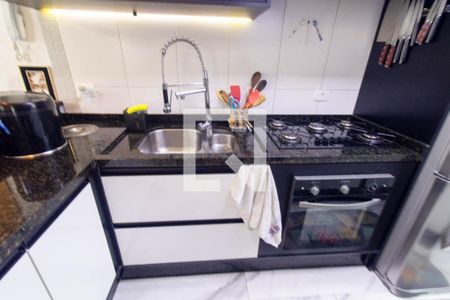 Cozinha e Área de Serviço de apartamento para alugar com 2 quartos, 55m² em Lindoia, Curitiba