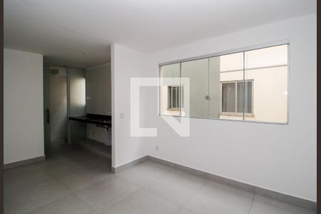 Sala de apartamento à venda com 2 quartos, 58m² em Padre Eustáquio, Belo Horizonte