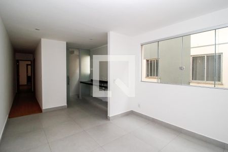 Sala de apartamento à venda com 2 quartos, 58m² em Padre Eustáquio, Belo Horizonte