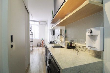 Cozinha de kitnet/studio para alugar com 1 quarto, 20m² em Botafogo, Rio de Janeiro