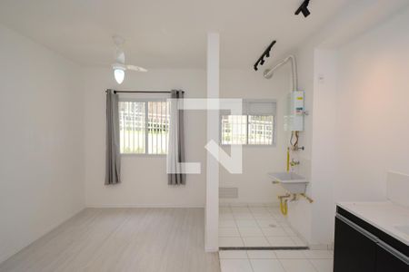 Sala/Cozinha de apartamento à venda com 2 quartos, 36m² em Parque Alves de Lima, São Paulo