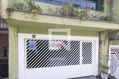 Casa à venda com 127m², 3 quartos e 2 vagas Casa à venda com 127m², 3 quartos e 2 vagasFachada