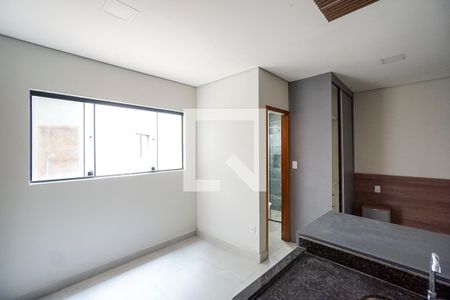 Sala e cozinha de kitnet/studio à venda com 1 quarto, 30m² em Vila Mafra, São Paulo