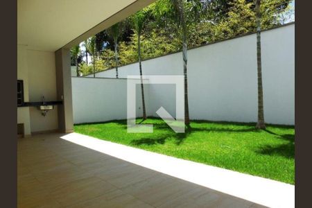 Casa à venda com 4 quartos, 300m² em Granja Julieta, São Paulo