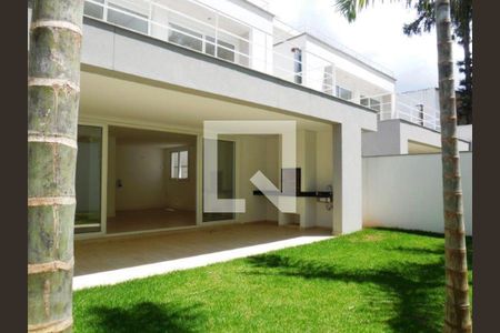 Casa à venda com 4 quartos, 300m² em Granja Julieta, São Paulo