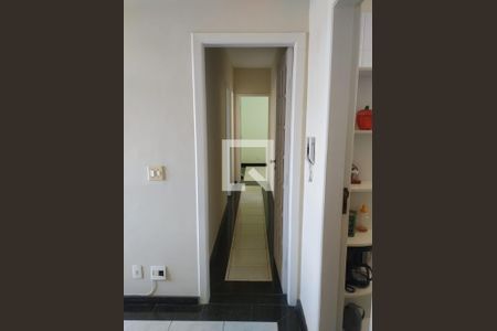 Corredor de apartamento à venda com 3 quartos, 90m² em Sagrada Família, Belo Horizonte