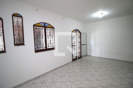 Sala de casa para alugar com 2 quartos, 200m² em Irajá, Rio de Janeiro