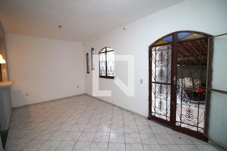 Sala de casa para alugar com 2 quartos, 200m² em Irajá, Rio de Janeiro