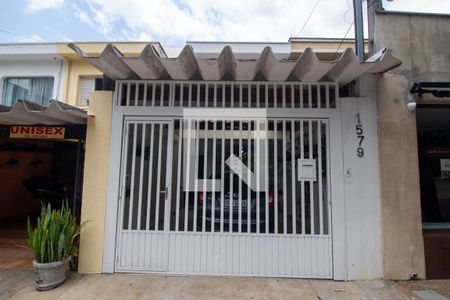 Casa à venda com 180m², 3 quartos e 2 vagas Casa à venda com 180m², 3 quartos e 2 vagasFachada