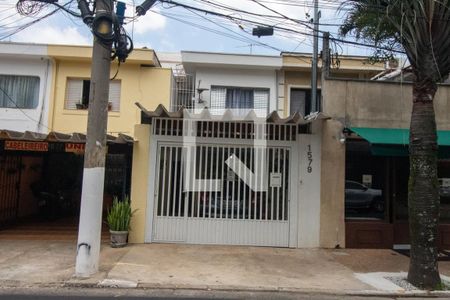 Casa à venda com 180m², 3 quartos e 2 vagas Casa à venda com 180m², 3 quartos e 2 vagasFachada