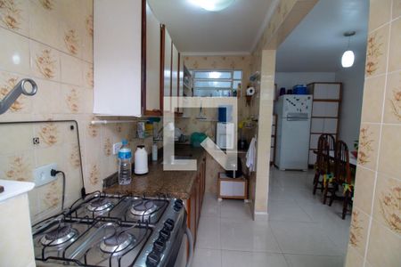 Casa à venda com 180m², 3 quartos e 2 vagas Casa à venda com 180m², 3 quartos e 2 vagasCozinha