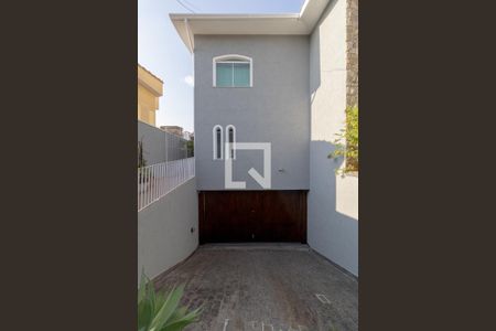 Casa à venda com 230m², 4 quartos e 4 vagas Casa à venda com 230m², 4 quartos e 4 vagasFachada Interna