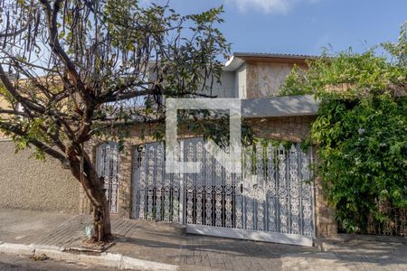 Casa à venda com 230m², 4 quartos e 4 vagas Casa à venda com 230m², 4 quartos e 4 vagasFachada