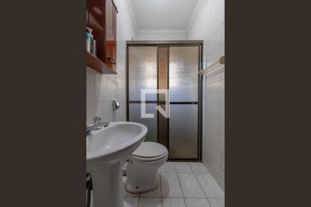 Casa à venda com 230m², 4 quartos e 4 vagas Casa à venda com 230m², 4 quartos e 4 vagasBanheiro 1