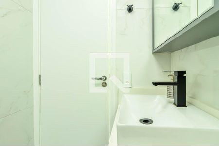 Casa à venda com 52m², 2 quartos e 1 vaga Casa à venda com 52m², 2 quartos e 1 vagaBanheiro