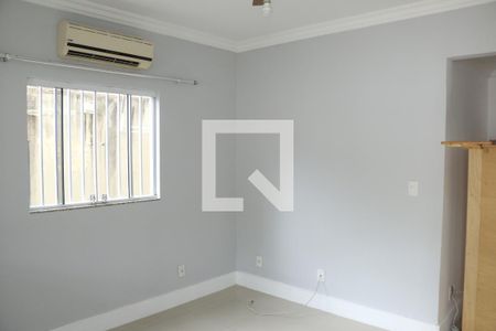 Sala de casa para alugar com 4 quartos, 500m² em Caonze, Nova Iguaçu