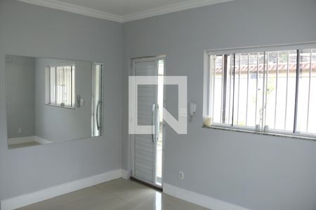 Sala de casa para alugar com 4 quartos, 500m² em Caonze, Nova Iguaçu