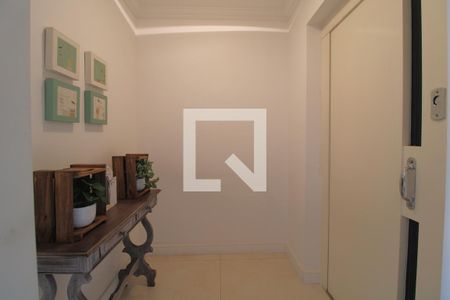 Corredor de apartamento à venda com 3 quartos, 180m² em Santo Amaro, São Paulo