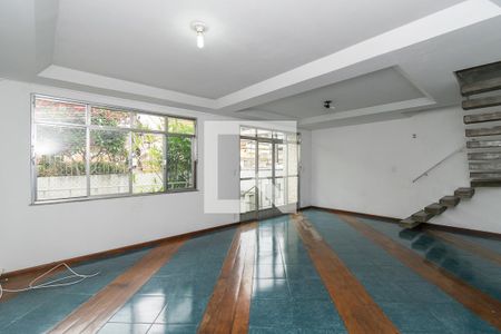 Sala de casa para alugar com 3 quartos, 206m² em Ramos, Rio de Janeiro