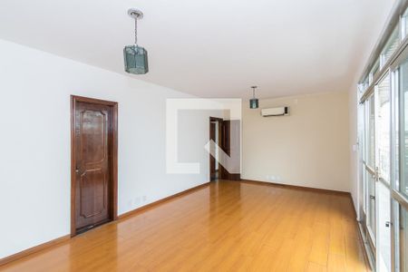 Quarto 1 Suíte de casa para alugar com 3 quartos, 206m² em Ramos, Rio de Janeiro