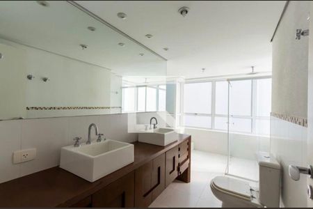 Banheiro de apartamento à venda com 2 quartos, 140m² em Vila Suzana, São Paulo